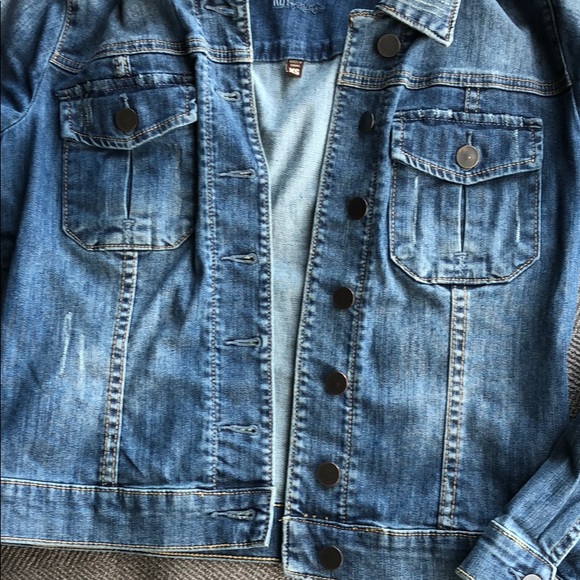 Kut from the Kloth Jean jacket - Picture 5 of 6